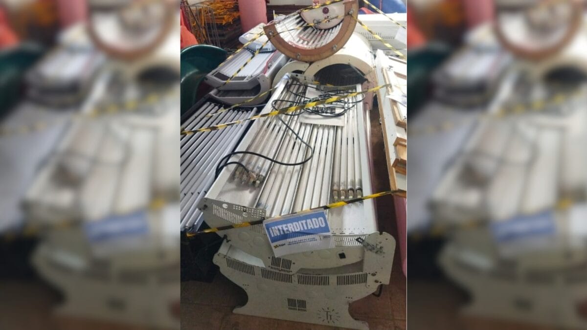 POL&Iacute;CIA CIVIL E VIGIL&Acirc;NCIA SANIT&Aacute;RIA APREENDEM 14 C&Acirc;MARAS DE BRONZEAMENTO IRREGULARES EM ITAJA