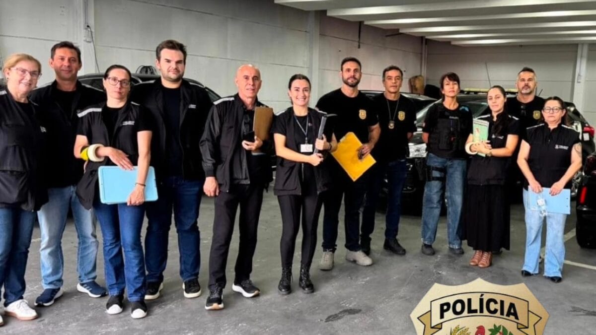 POL&Iacute;CIA CIVIL E VIGIL&Acirc;NCIA SANIT&Aacute;RIA APREENDEM 14 C&Acirc;MARAS DE BRONZEAMENTO IRREGULARES EM ITAJA