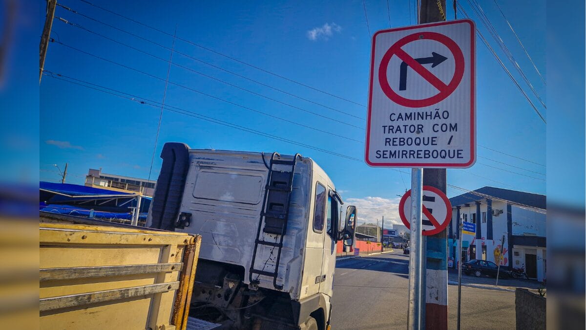 Caminh&otilde;es que transportam cont&ecirc;ineres ter&atilde;o tr&aacute;fego limitado em Navegantes