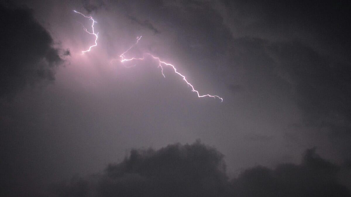 Alertas do Inmet atingem especialmente Norte, Nordeste, Sul e Sudeste do pa&iacute;s