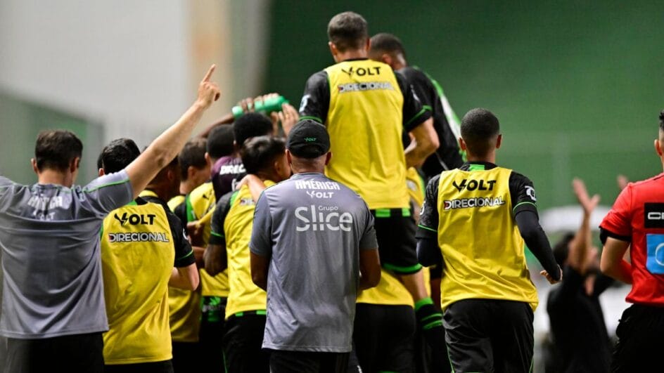 América-MG comemora gol na Copa do Brasil sobre o Tirol