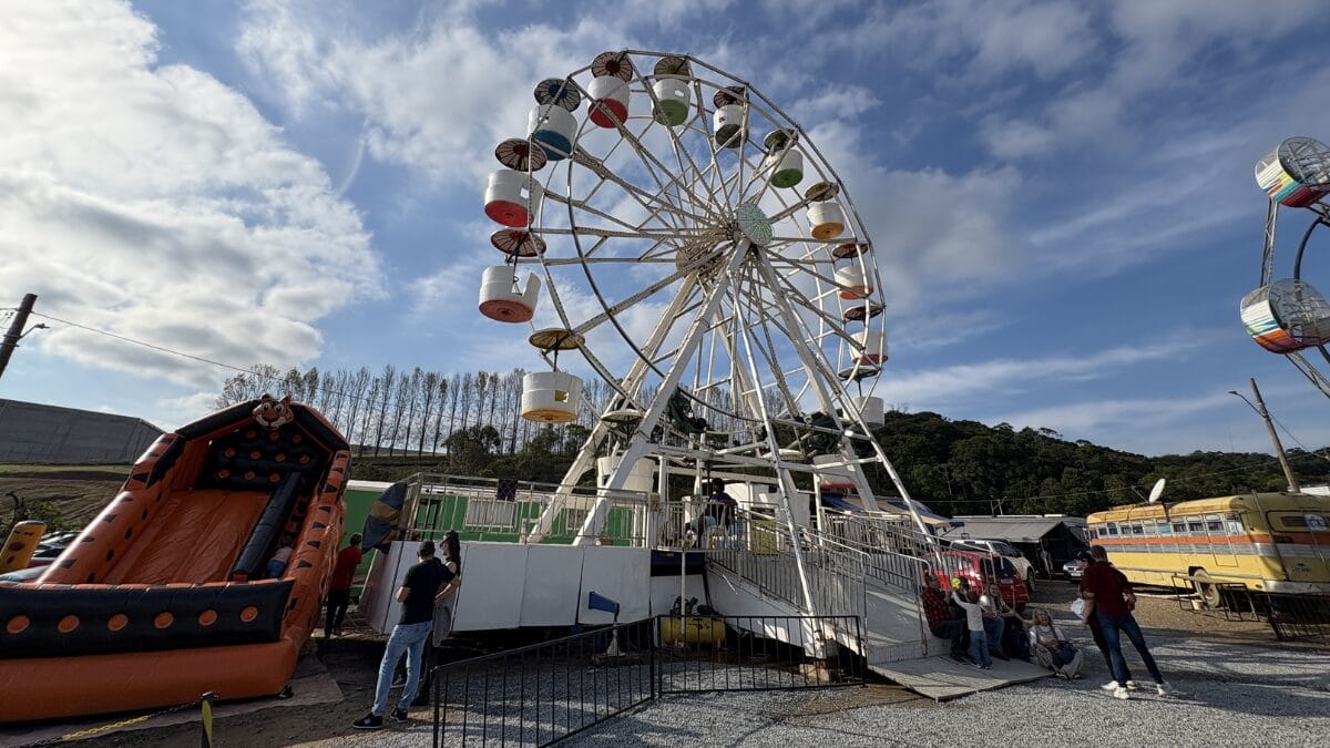 Parque de divers&otilde;es participa anualmente do evento (Foto: Prefeitura de Itaja&iacute;, Divulga&ccedil;&atilde;o)