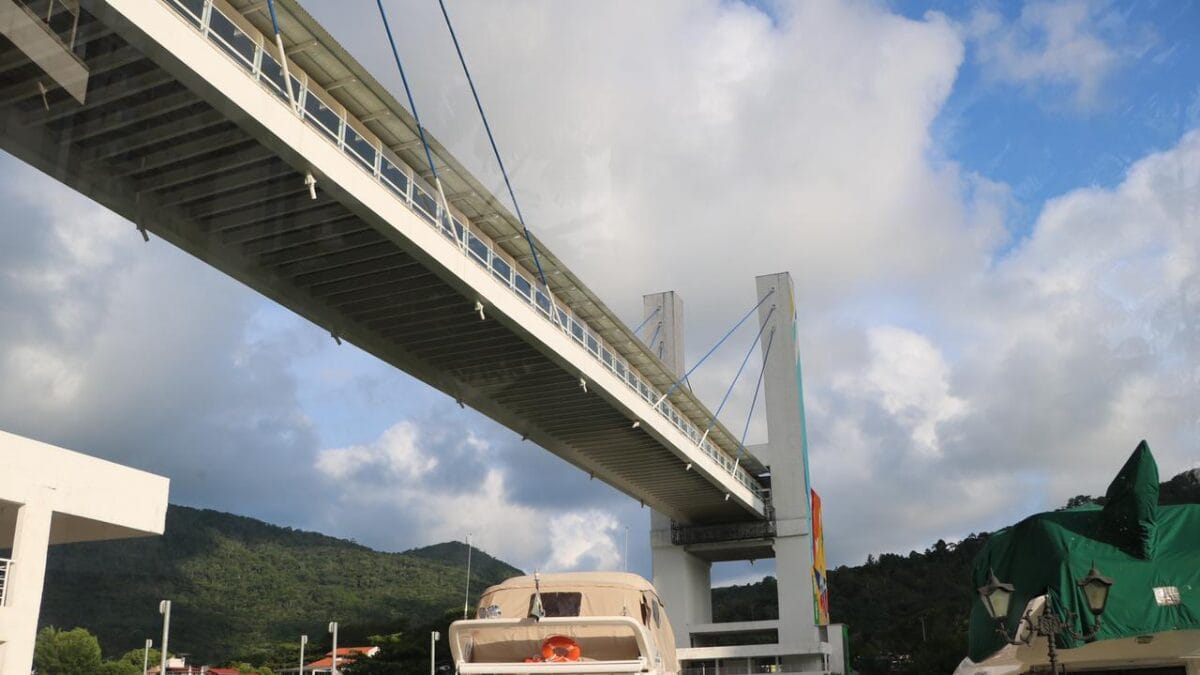 Passarela da Barra em Balne&aacute;rio Cambori&uacute;