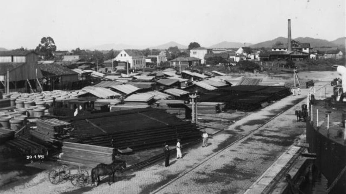 Conhe&ccedil;a como era o Porto de Itaja&iacute; antigamente (Foto: Porto de Itaja&iacute;, Arquivo) 