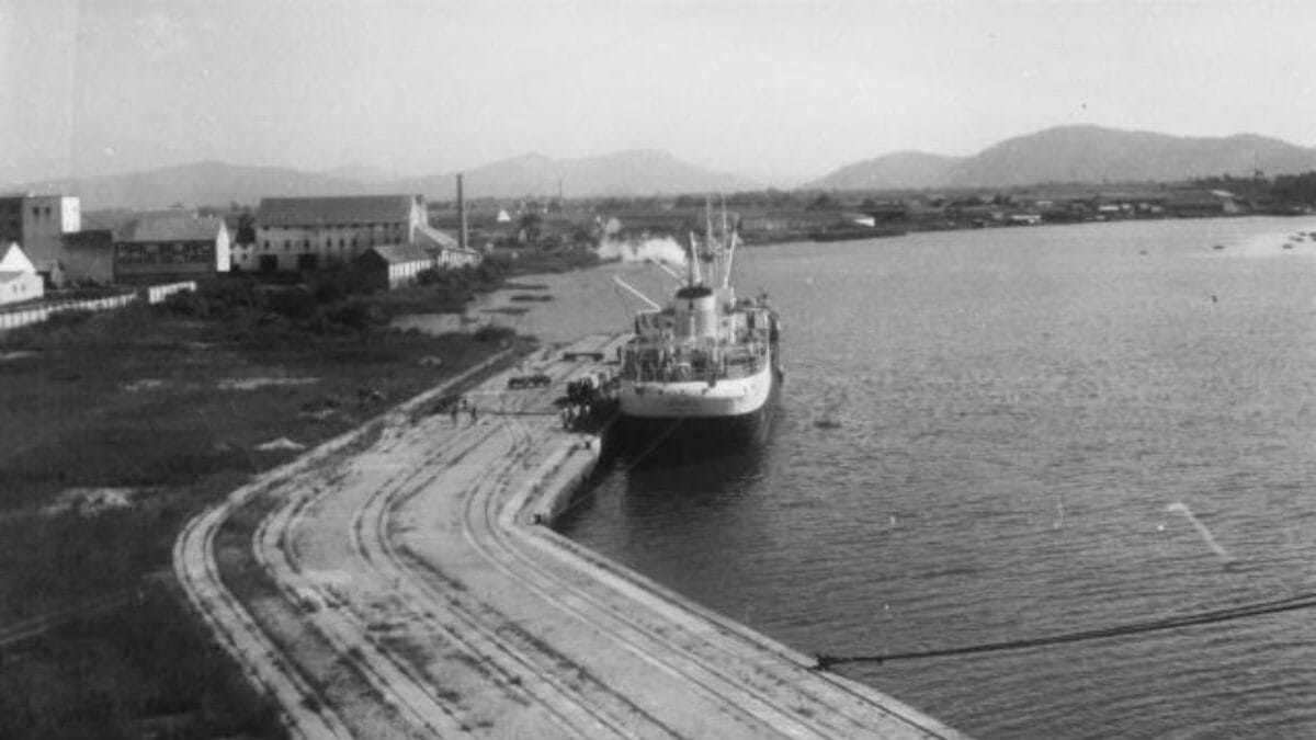 Conhe&ccedil;a como era o Porto de Itaja&iacute; antigamente (Foto: Porto de Itaja&iacute;, Arquivo) 
