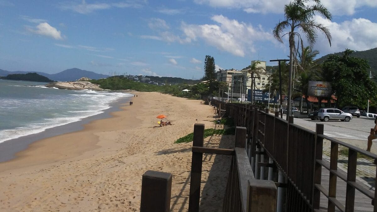 Praia da Ilhota em Itapema