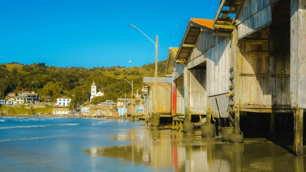 Garopaba &eacute; conhecida por suas praias e atrativos naturais