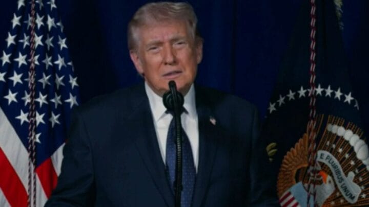 Trump participou de uma cerimônia de entrega de medalhas de honra a soldados mortos no conflito (Foto: Reprodução)