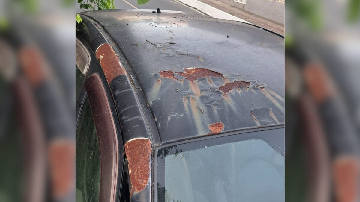 Carros abandonados em Balne&aacute;rio Cambori&uacute;