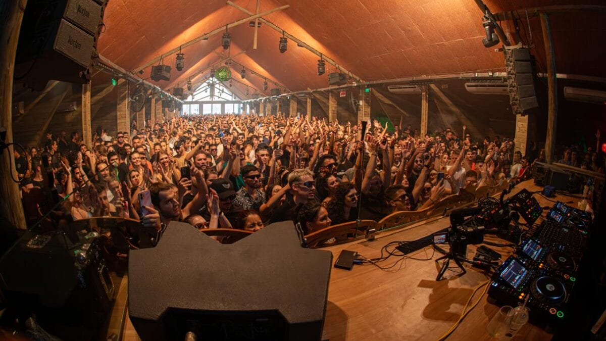 Casa j&aacute; se recuperou de um inc&ecirc;ndio em 2023 (Foto: Warung, Divulga&ccedil;&atilde;o)