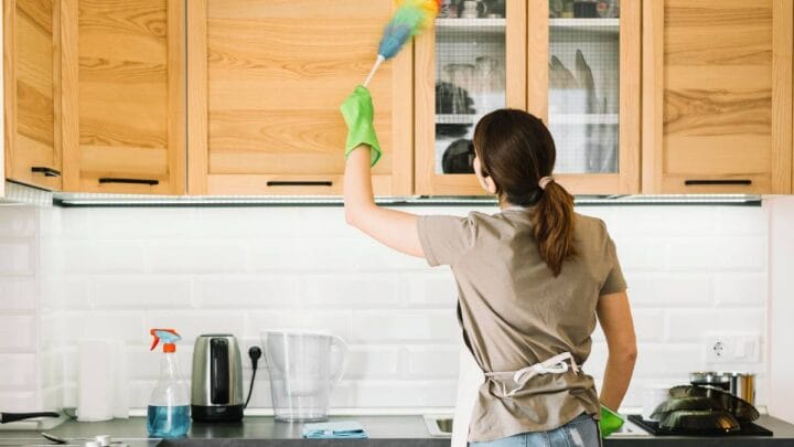 Organização estratégica permite fazer uma limpeza eficiente da casa em cerca de duas horas (Foto: Freepik)