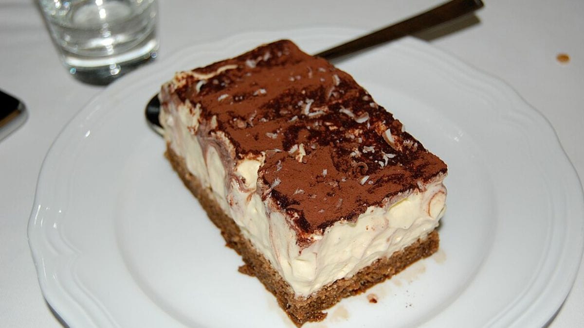Tradicionalmente servido em porções pequenas, o tiramisù ganhou proporções monumentais durante o evento realizado em Londres (Foto: Wikimedia Commons/Daniel Aragay)