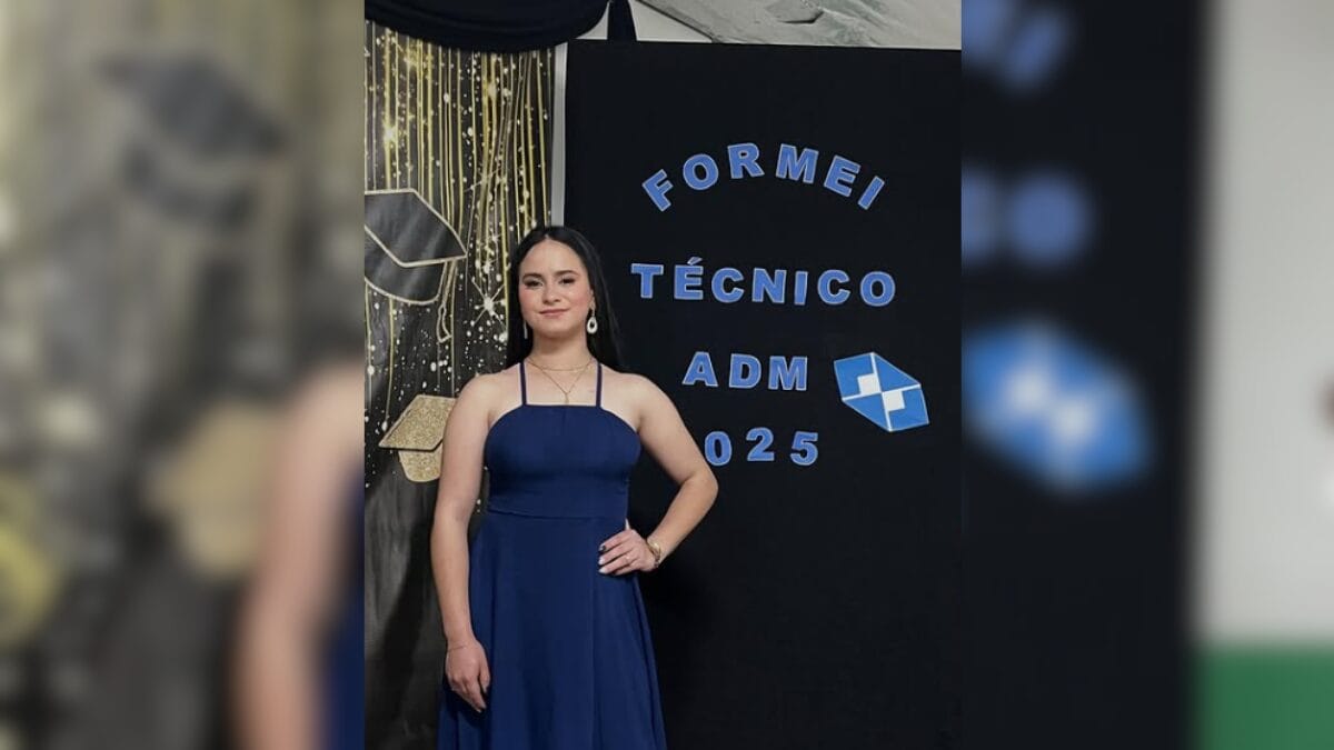 Morta com a m&atilde;e pelo ex-padrasto, jovem celebrou recente formatura: &ldquo;Sonho virando realidade&rdquo;