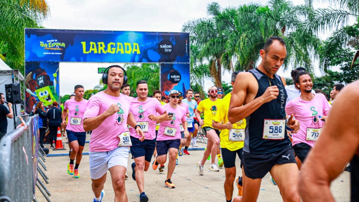 Pessoas correndo na Corrida do Bob Esponja