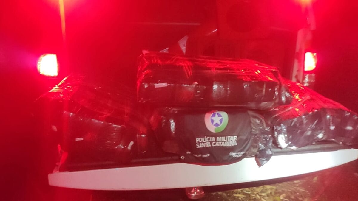 Acidente na SC-305 termina com apreensão de 130 kg de maconha em Guaraciaba