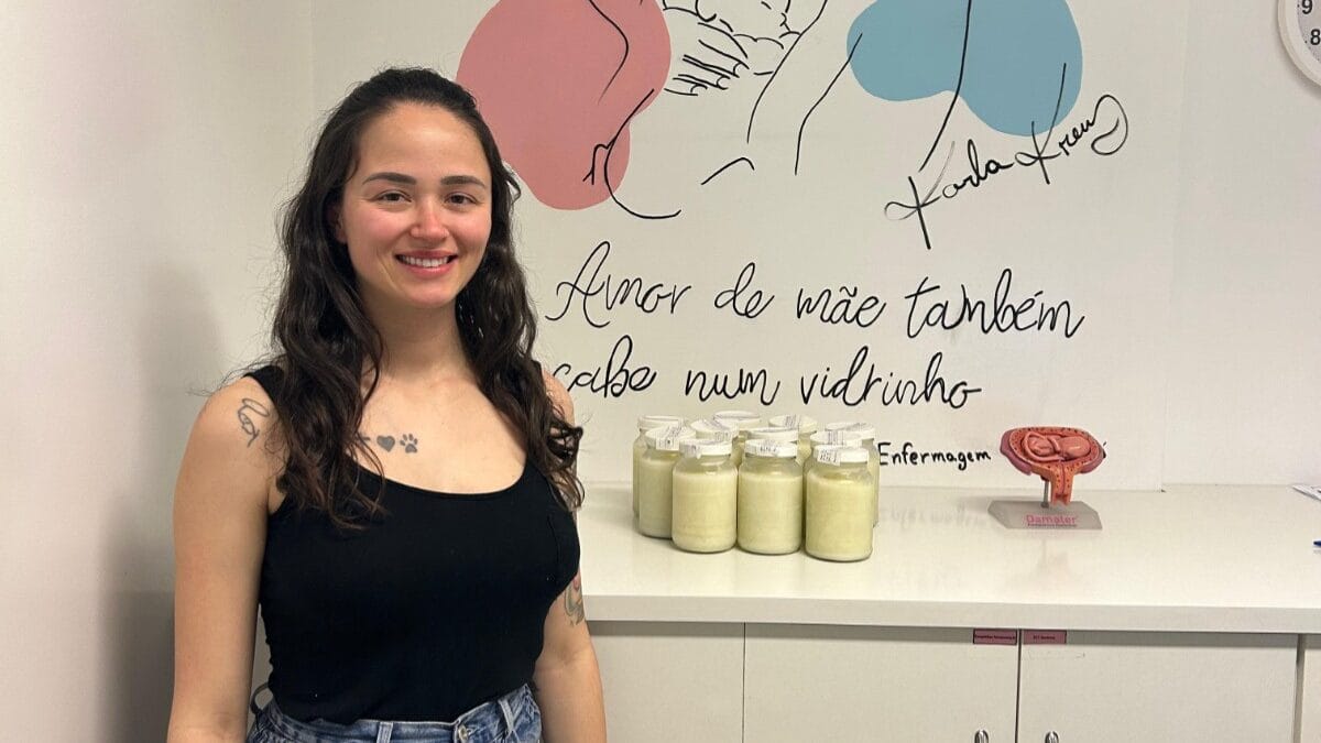 Bombeira que não conseguiu amamentar filho direto no peito doa 100 litros de leite a banco regional de SC