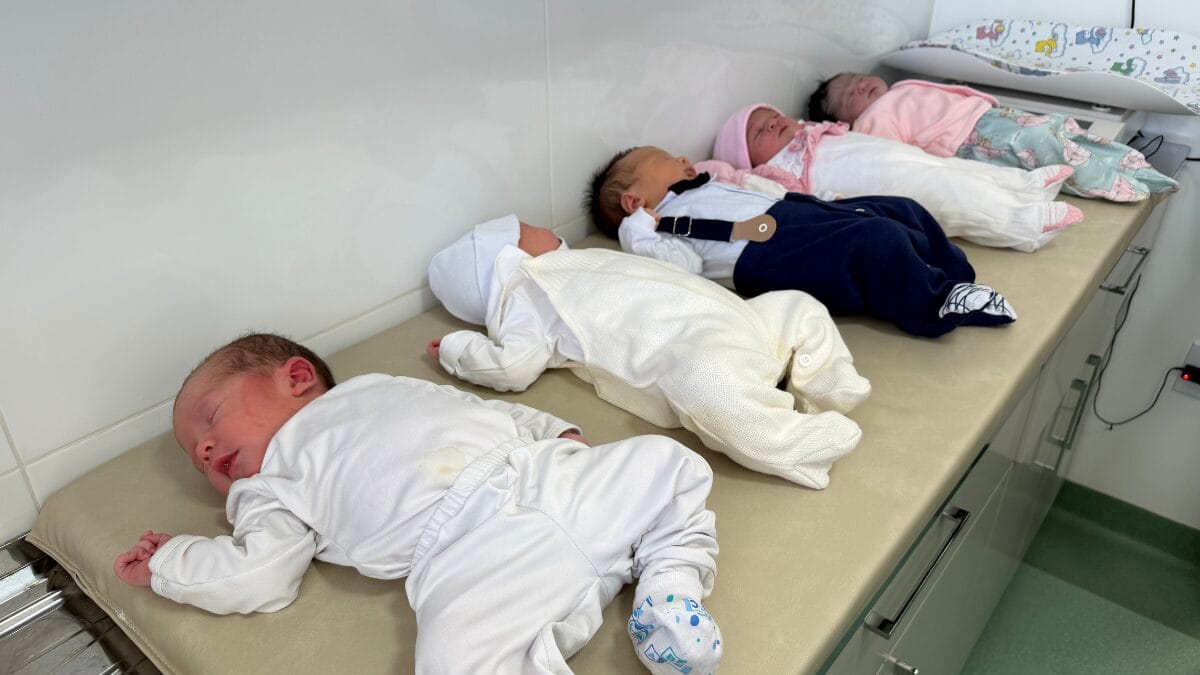 Nascimento de seis bebês