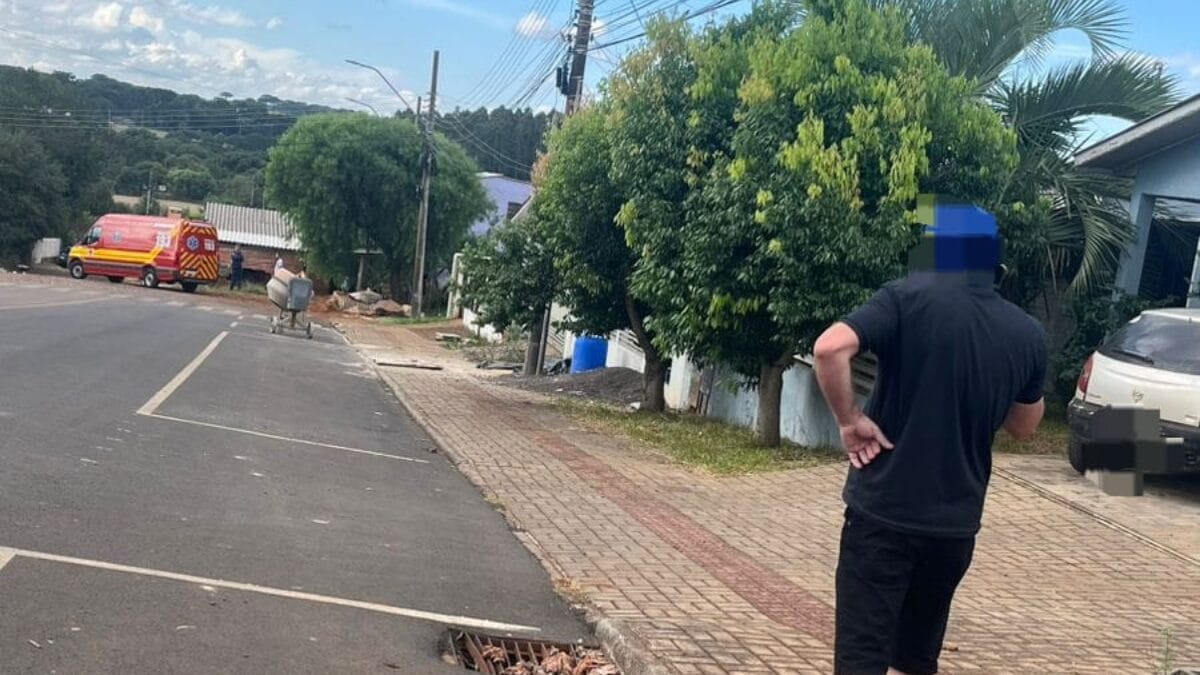 Carro invade residência em Abelardo Luz