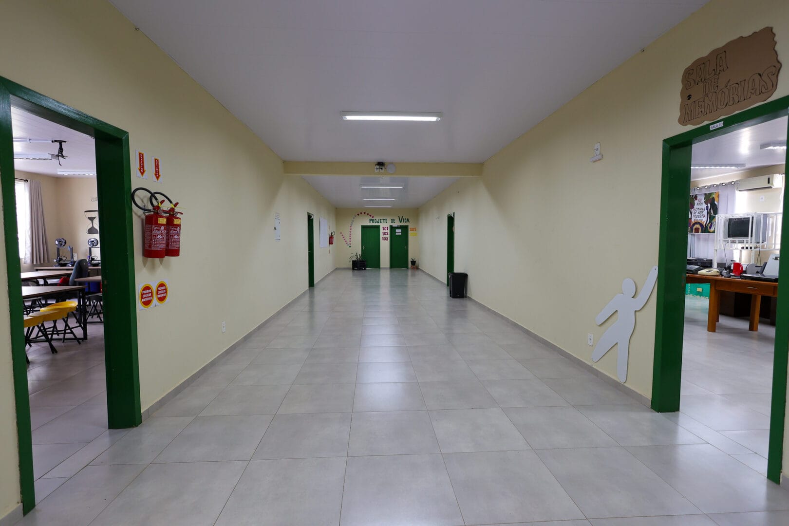 R$ 16,5 mil em SC? Professores contestam salário: "não corresponde à realidade"
