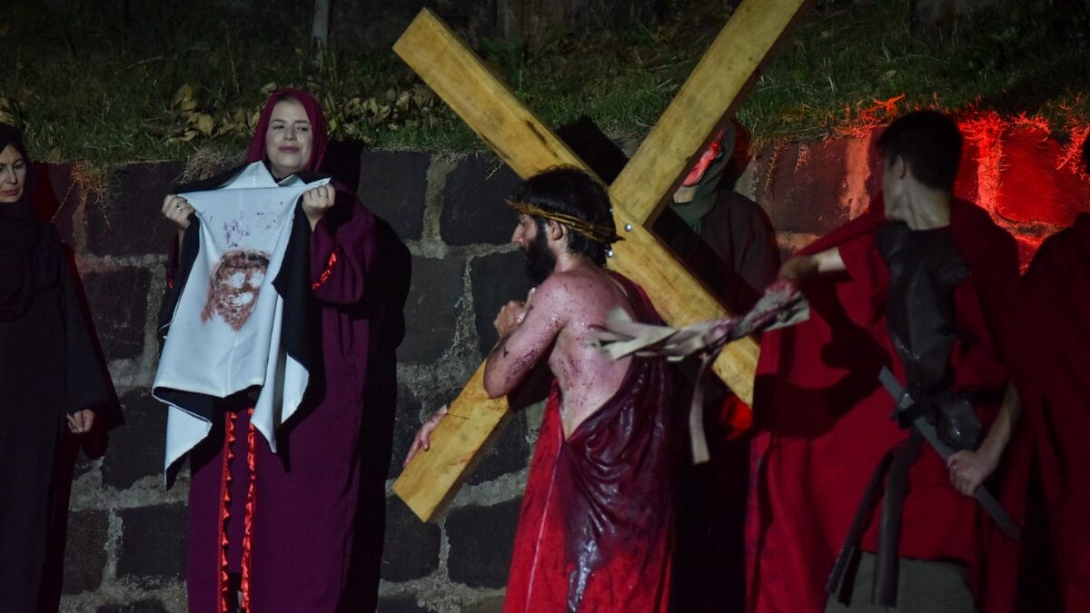 encena&ccedil;&atilde;o da Paix&atilde;o de Cristo no Bairro Efapi, em Chapec&oacute;