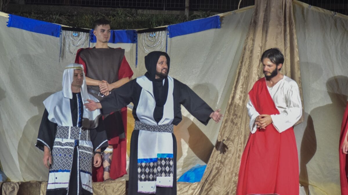 encena&ccedil;&atilde;o da Paix&atilde;o de Cristo no Bairro Efapi, em Chapec&oacute;