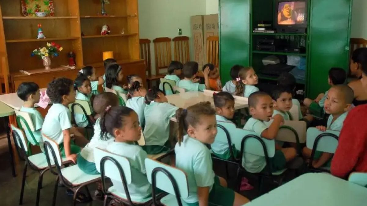 Falta de vagas escolares em 876 cidades prejudica a inserção de mães no mercado de trabalho