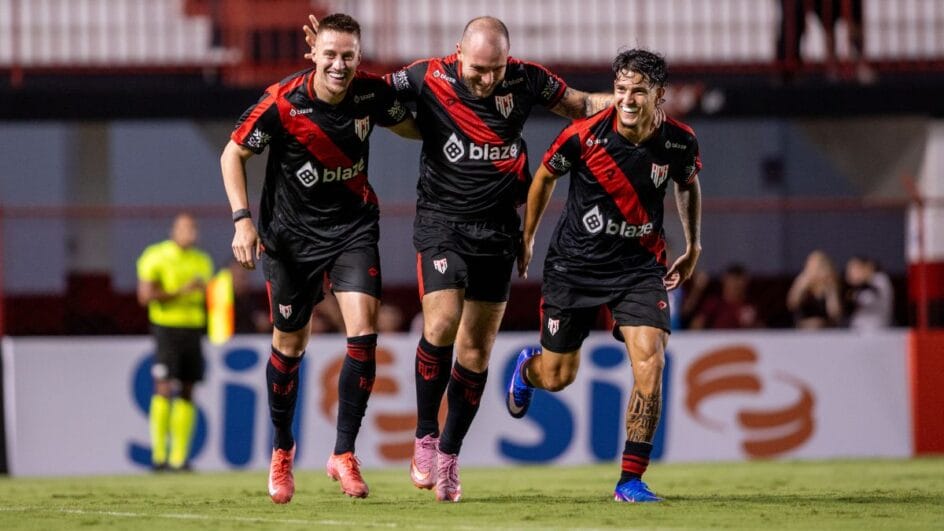 Times se enfrentam na Série B (Foto: Atlético-GO, Divulgação)