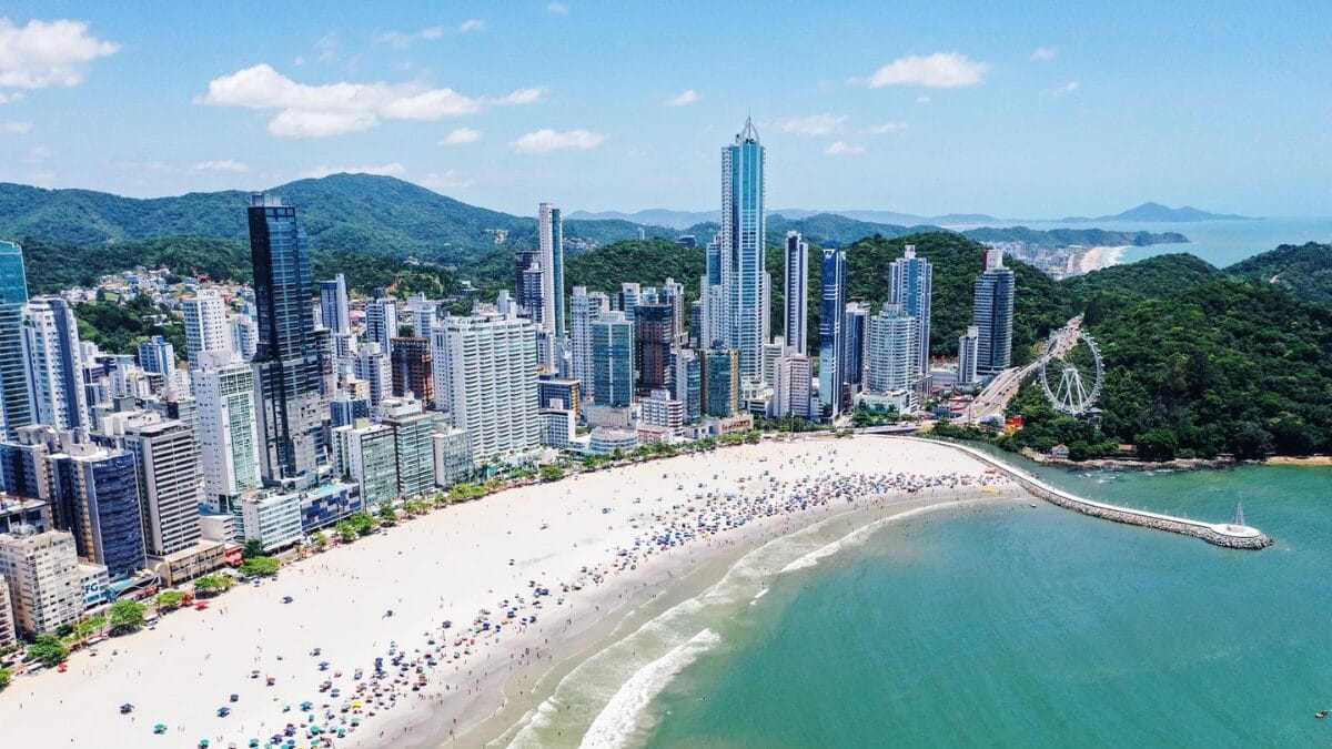 Foto a&eacute;rea da Praia Central