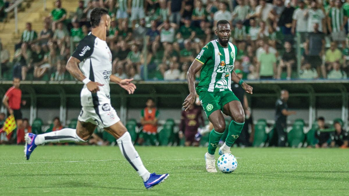 Bolasie em ação pela Chapecoense contra o Corinthians