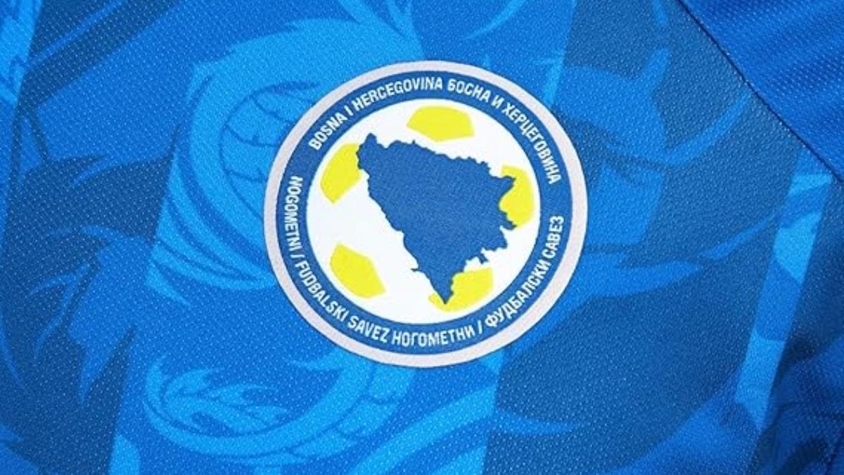 Camisa da Bósnia e Herzegovina para o Mundial (Foto: Kelme, Divulgação)