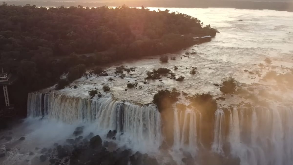 Cataratas seguem encantando, mas h&aacute;bito comum preocupa autoridades (Reprodu&ccedil;&atilde;o/ YouTube)