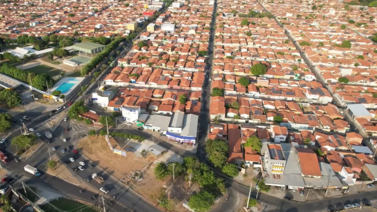 Planejamento urbano do século XIX ainda define o visual da cidade (Reprodução: YouTube)