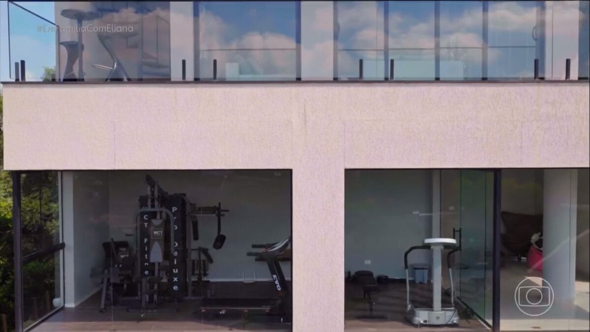 Cantoras mostraram a casa para apresentadora no Em FAm&iacute;lia com Eliana