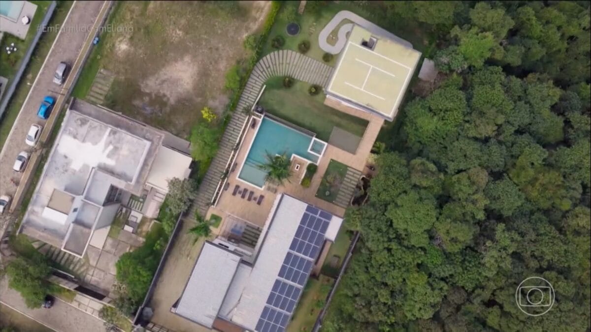 Cantoras mostraram a casa para apresentadora no Em FAm&iacute;lia com Eliana