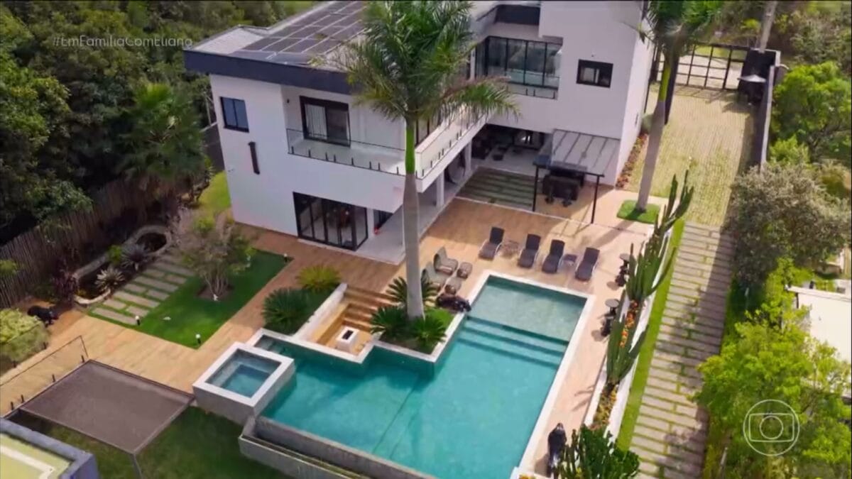 Cantoras mostraram a casa para apresentadora no Em FAm&iacute;lia com Eliana