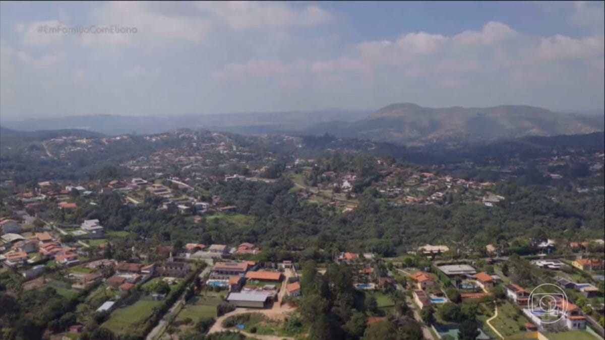 Cantoras mostraram a casa para apresentadora no Em FAm&iacute;lia com Eliana