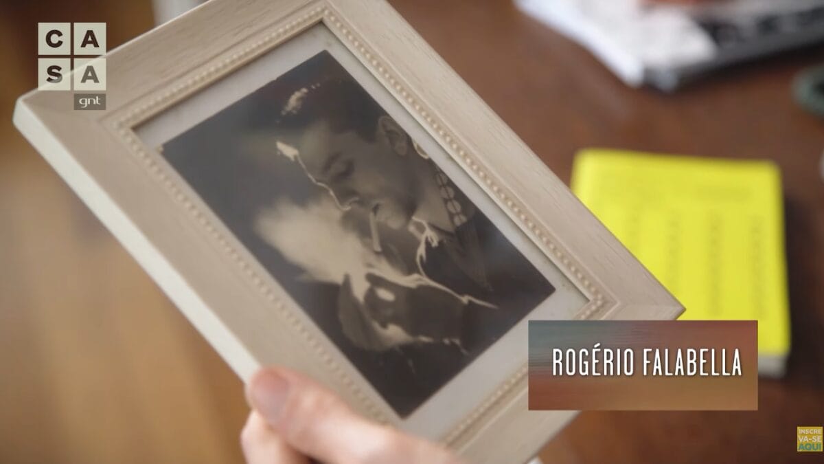 D&eacute;bora Falabella em seu apartamento em S&atilde;o Paulo