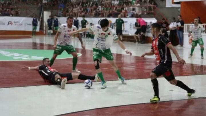 Equipes se enfrentaram há quatro meses (Foto: Roger Silva, Chape Futsal)