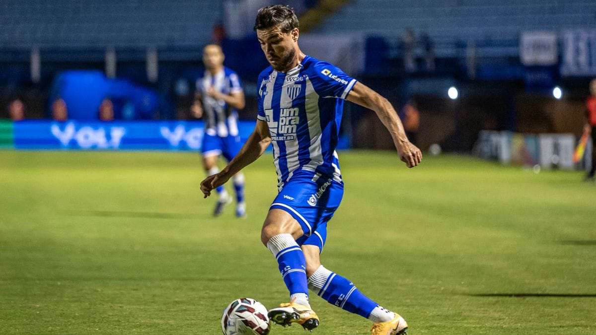 Cristiano, meia do Ava&iacute; (Fabiano Rateke, Ava&iacute; FC)
