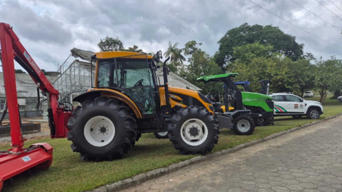 Novos equipamentos foram entregues a Esta&ccedil;&atilde;o Experimental de Itaja&iacute; (Foto: Epagri, Divulga&ccedil;&atilde;o)
