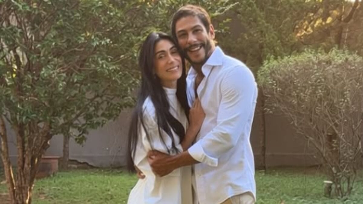 Ex-apresentadora do Globo de 46 anos revela estar gr&aacute;vida de namorado cantor