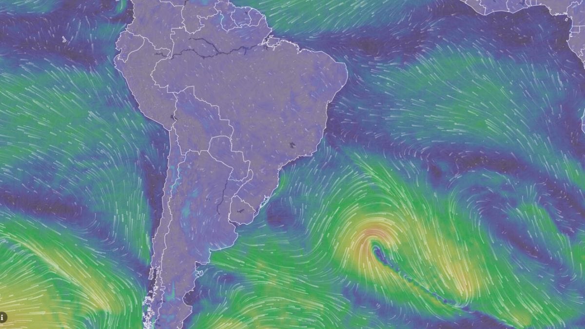 Ciclone em alto mar