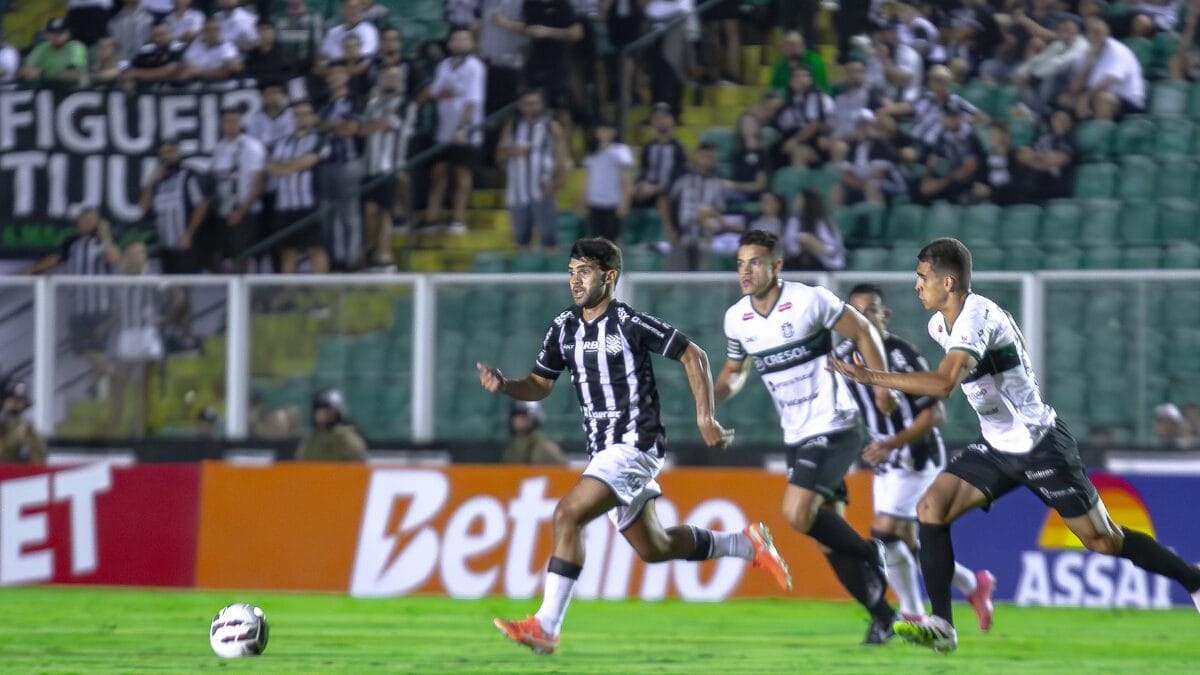 Figueirense perdeu em casa diante de 5106 torcedores (Foto: Divulga&ccedil;&atilde;o, FFC, Patrick Floriani)