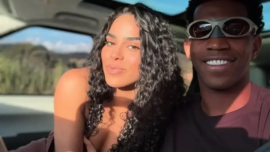 Gil, ex-zagueiro do Corinthians, e namorada Elane (Foto Reprodução, Instagram)