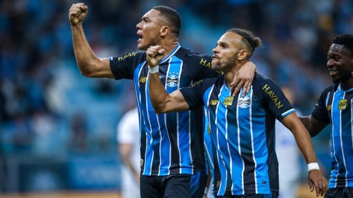 Times se enfrentam pelo Campeonato Brasileiro (Foto: Lucas Uebel, Grêmio)
