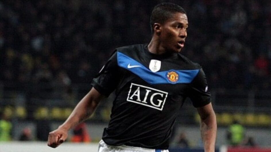 Antonio Valencia em partida pelo Manchester United (Foto: Wikimedia Commons, Julia Novikova, Soccer.ru)