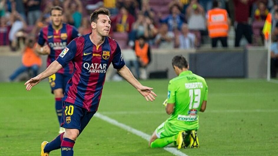 Lionel Messi, do FC Barcelona, comemora após marcar um gol durante uma partida contra o Granada CF em outubro de 2014