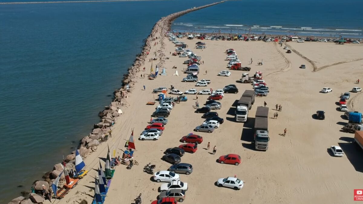 Maior praia do planeta pode levar dias para ser percorrida a p&eacute; 