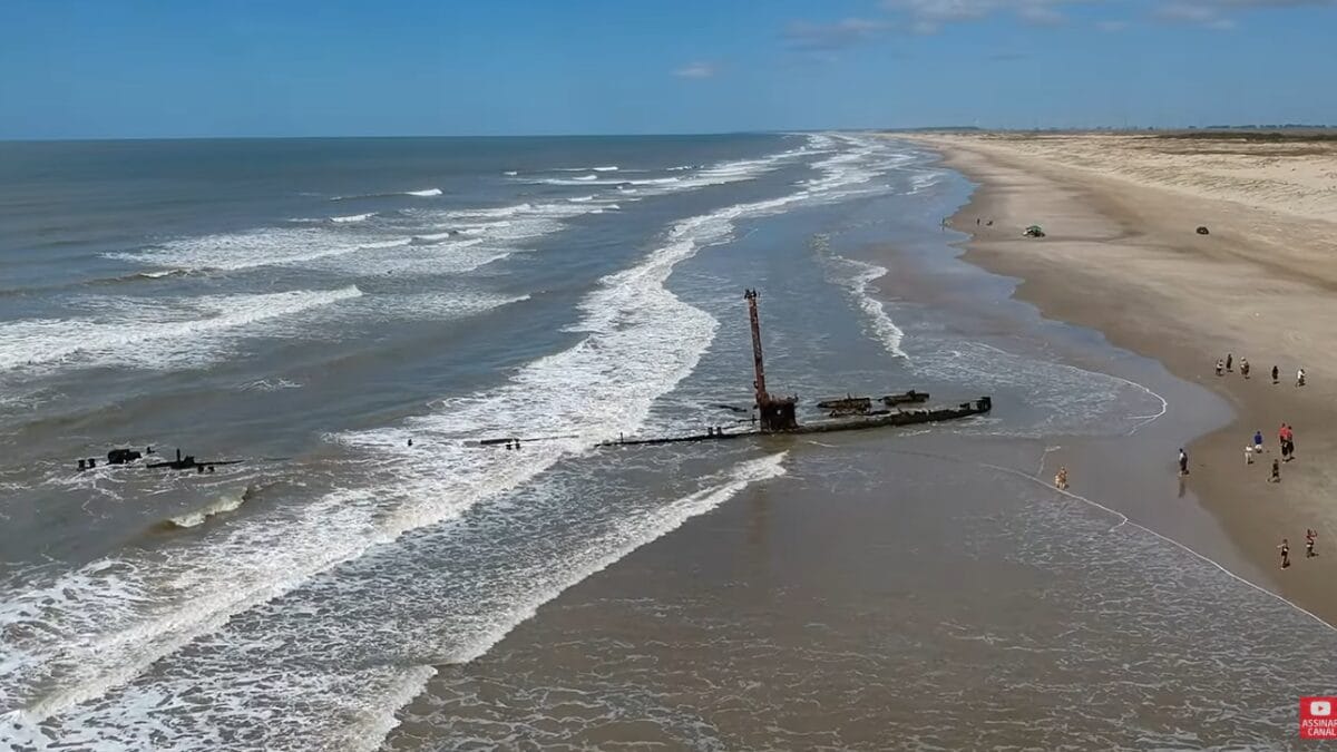 Maior praia do planeta pode levar dias para ser percorrida a p&eacute; 