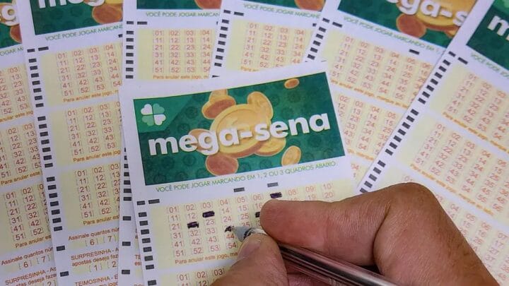 Mega-Sena tem prêmio de R$ 20 milhões (Foto: Rafa Neddermeye, Agência Brasil)